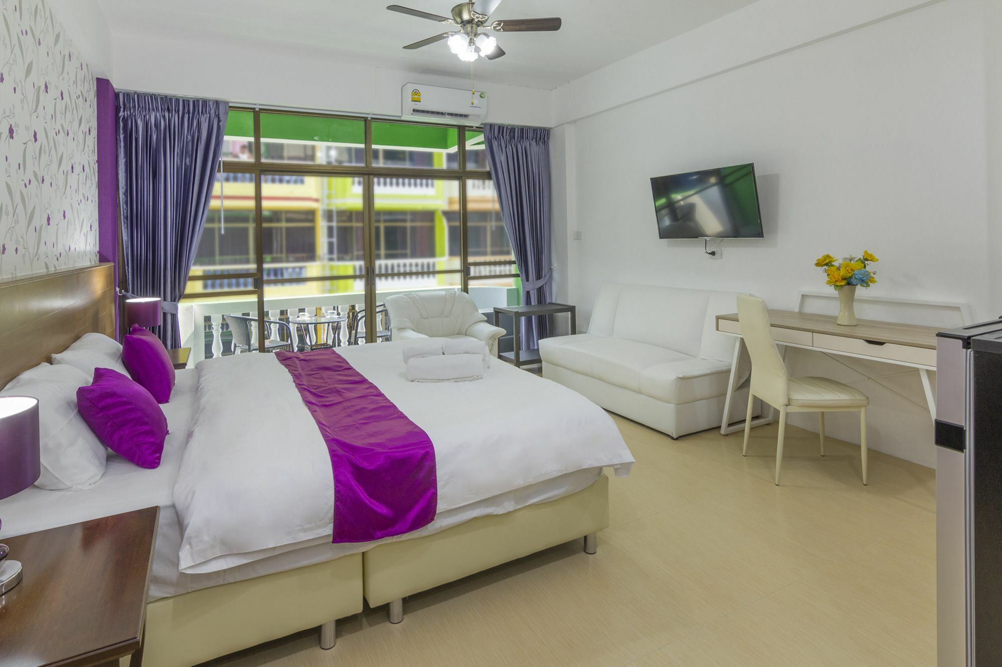 Kontiki Guesthouse Jomtien Exterior foto