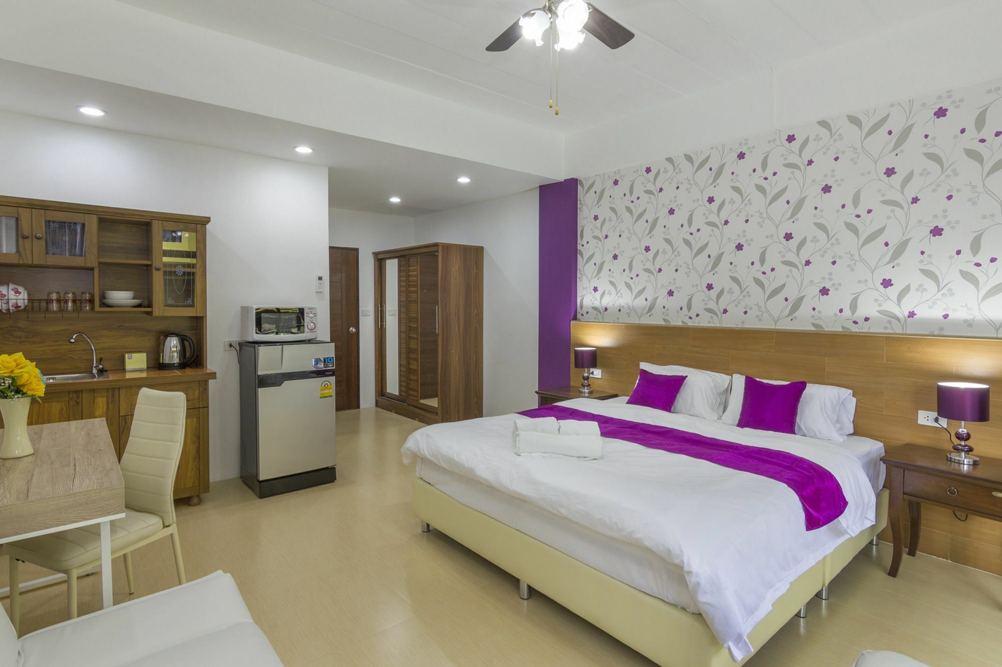 Kontiki Guesthouse Jomtien Exterior foto