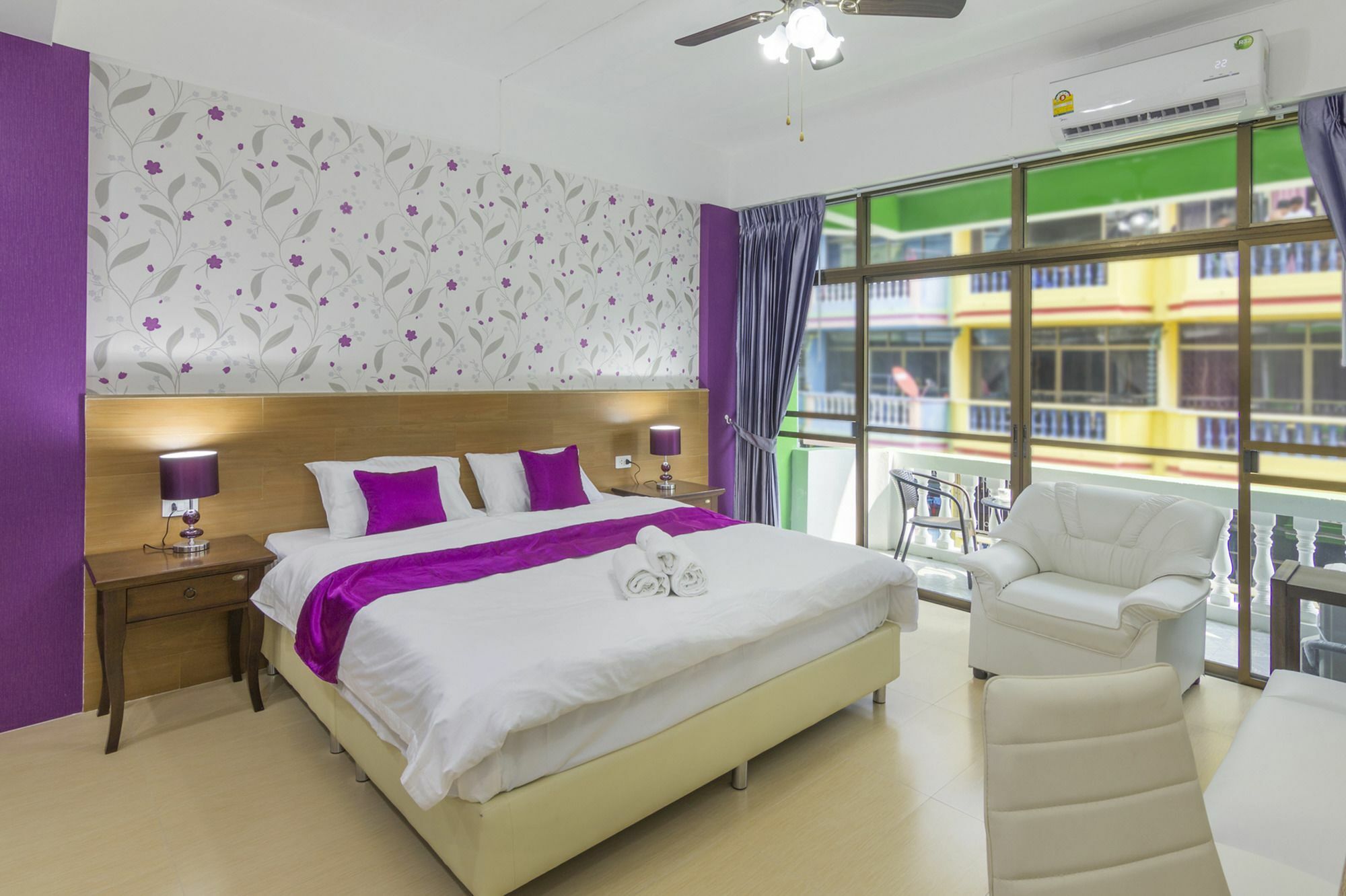 Kontiki Guesthouse Jomtien Exterior foto